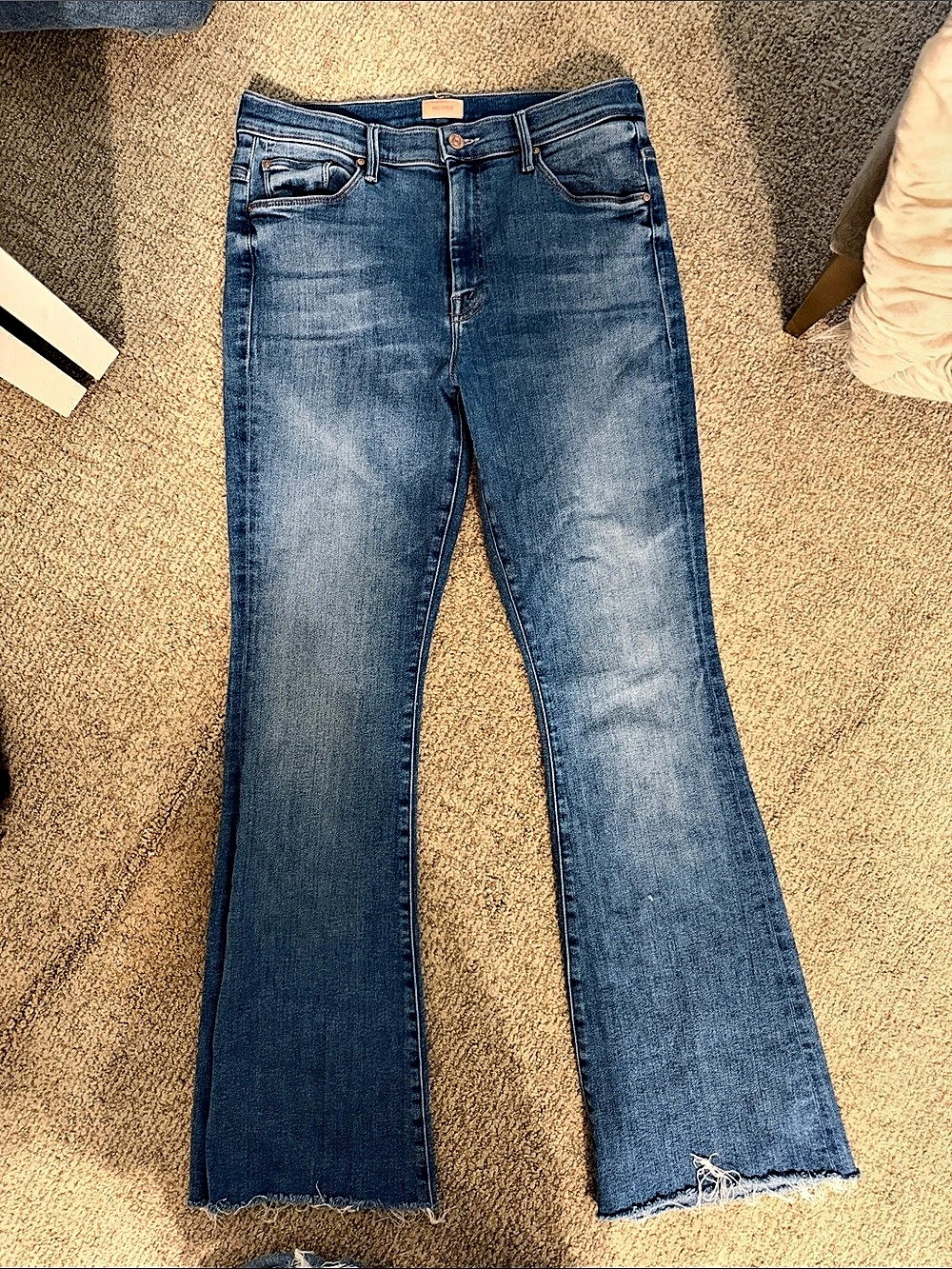 MOTHER The Weekender Fray Flare Jeans Blue Waist 32